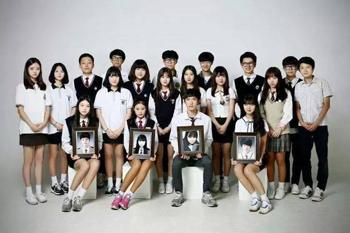 살아도 사는 게 아니래 너 없는 하늘은 창 없는 감옥같아서 웃어도 웃는 게 아니래 초라해 보이고 꿈인 것 같아 보인데 | 인스티즈