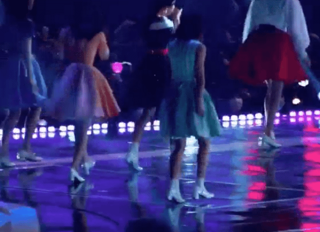 무대 내려가면서 쓰레기 줍는 트와이스 모모 | 인스티즈