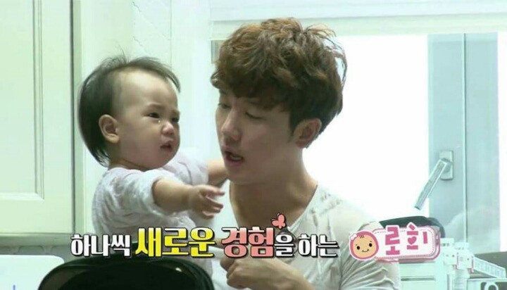 물 마시다 놀란 로희 | 인스티즈