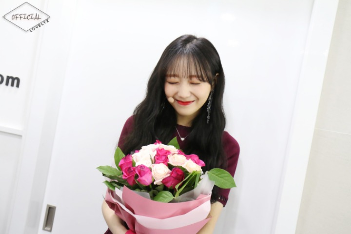 [러블리즈] 퇴근길 버스가 생각보다 널널해서 수정이 | 인스티즈