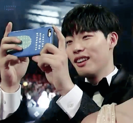 연예인덕 톡톡히 본 폰케이스들.jpg | 인스티즈