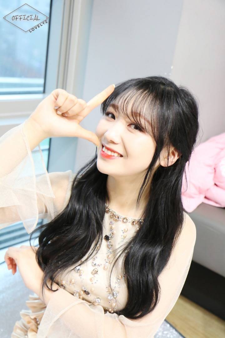 [러블리즈] 퇴근길 버스가 생각보다 널널해서 수정이 | 인스티즈