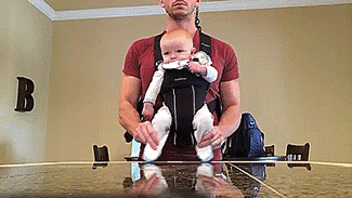 아빠에게 아기를 맡기면 벌어지는 일.gif | 인스티즈