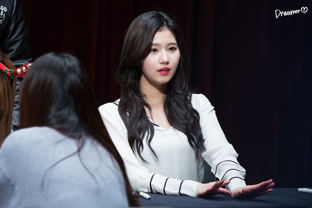 끼리끼리 친한듯한 여자친구 은하와 트와이스 사나.gif | 인스티즈