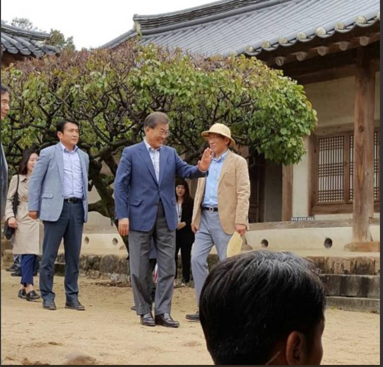 안동 하회마을 방문한 문재인 대통령 흥겨워 어깨 춤도 덩실 덩실 | 인스티즈