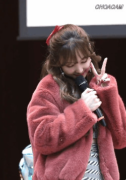 쯔위에게 끼부리는법 가르쳐주는 나연 | 인스티즈