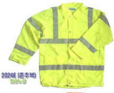 [고르기] 무료로 제공해주는 옷 입으며 살기 vs 그냥 살기 | 인스티즈