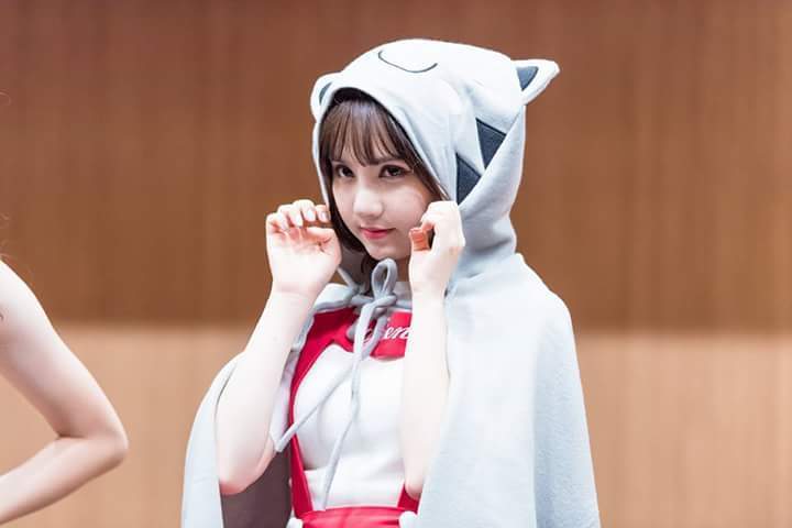 끼리끼리 친한듯한 여자친구 은하와 트와이스 사나.gif | 인스티즈