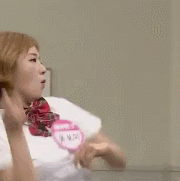 낯선 사람 두 번 만났다간 집에 안 보내줄 거 같은 윤보미. gif | 인스티즈