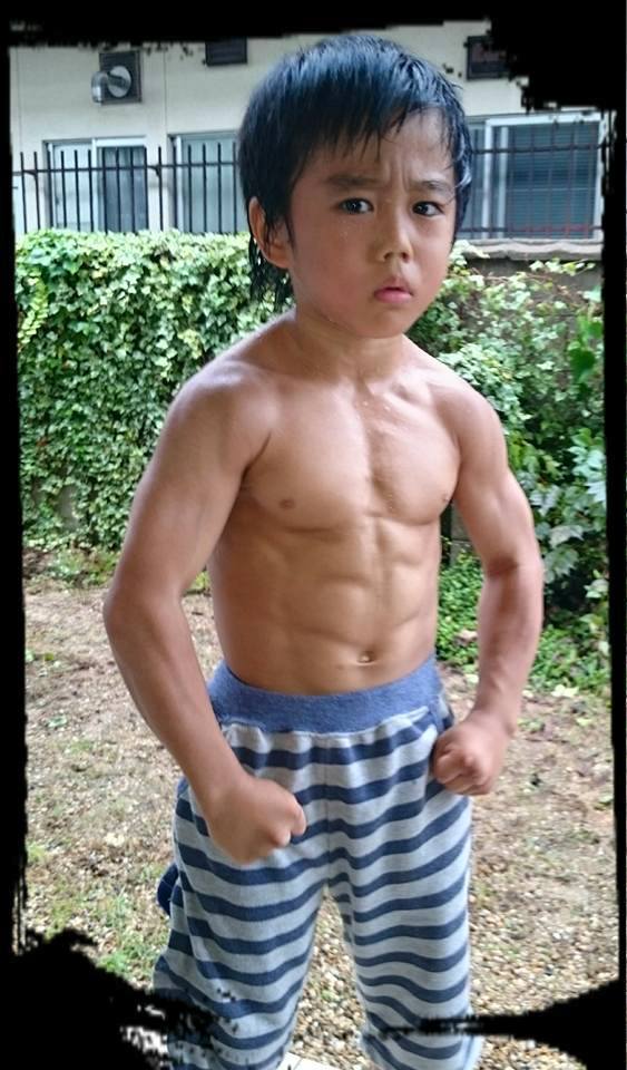 7살 일본소년의 복근.jpg | 인스티즈