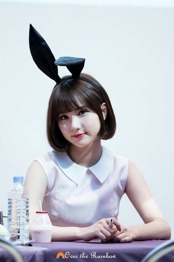 끼리끼리 친한듯한 여자친구 은하와 트와이스 사나.gif | 인스티즈