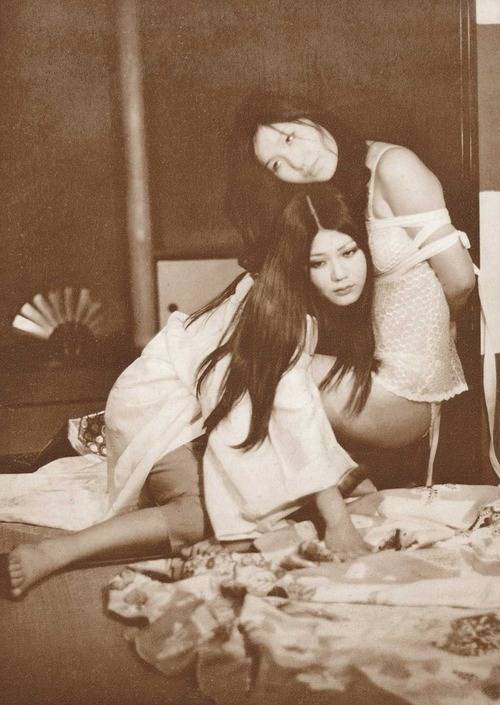 일본 특유의 음산하고 기괴한 느낌의 이미지 2 | 인스티즈