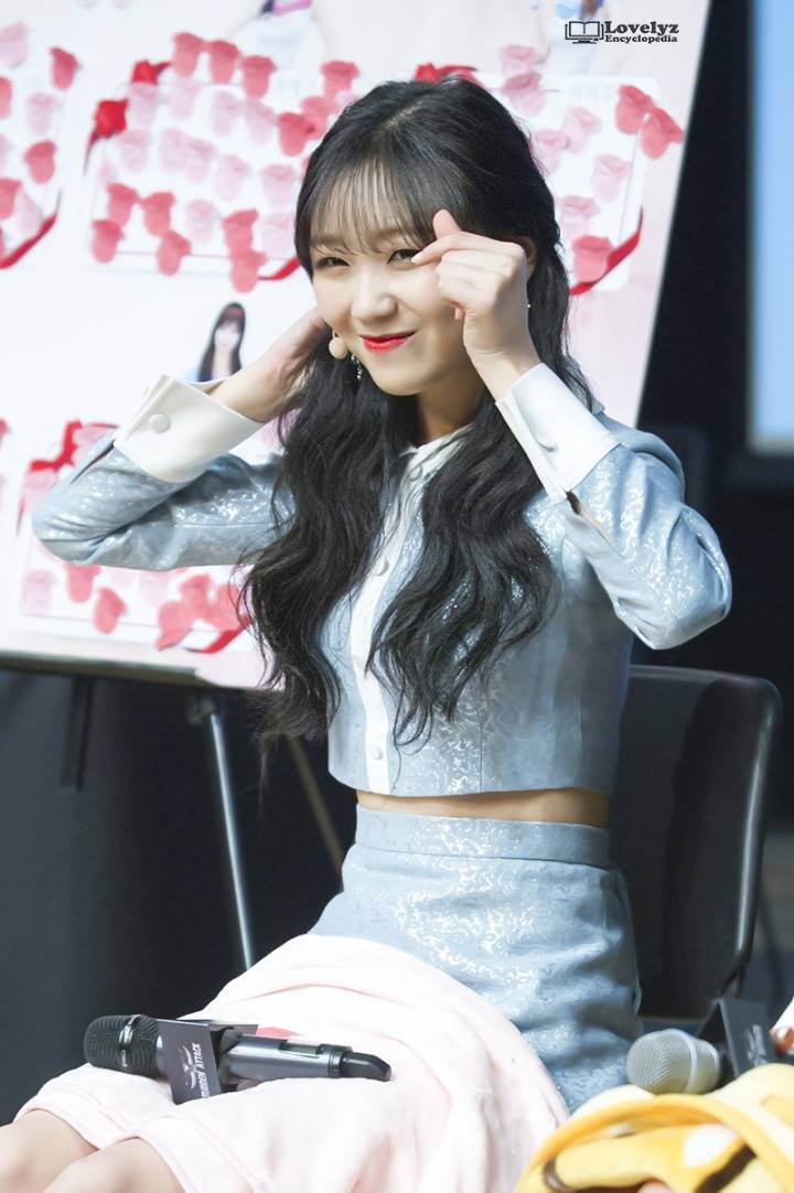 [러블리즈] 퇴근길 버스가 생각보다 널널해서 수정이 | 인스티즈