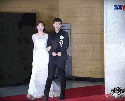 골든디스크 시상식 이성경&이승기 gif | 인스티즈