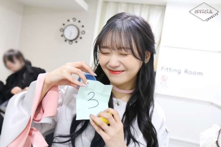 [러블리즈] 퇴근길 버스가 생각보다 널널해서 수정이 | 인스티즈