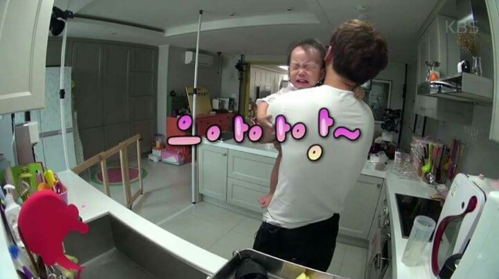 물 마시다 놀란 로희 | 인스티즈