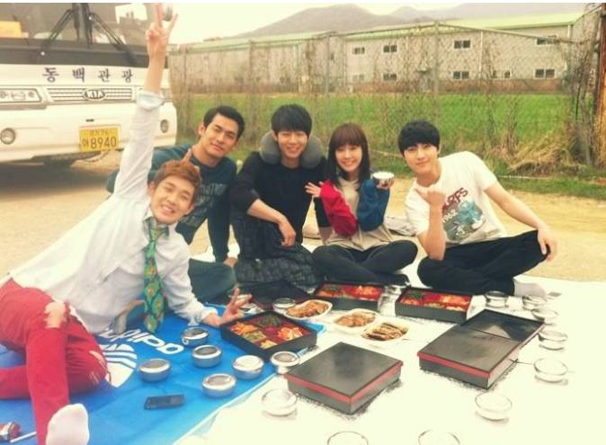 체구(덩치)가 정말 작은걸로 유명한 여자연예인 TOP3 (남자랑 키차이 체격차이...) | 인스티즈