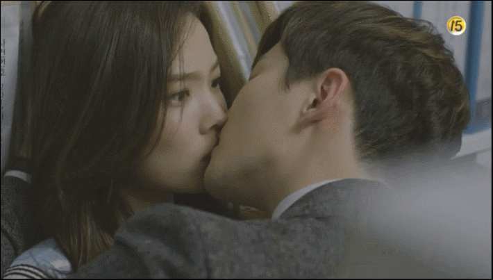 기억 윤소희 키스신.GIF | 인스티즈