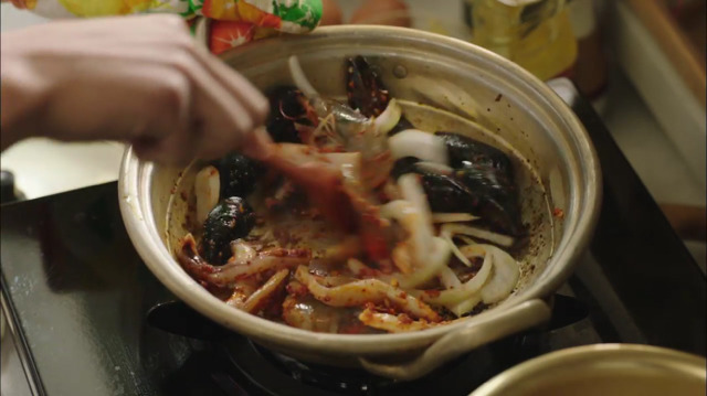 [부암동복수자들] 재벌한테 라면 한번 끓여주고 용돈 200만원 받은 라미란 아들ㅋㅋㅋㅋㅋ.gif | 인스티즈