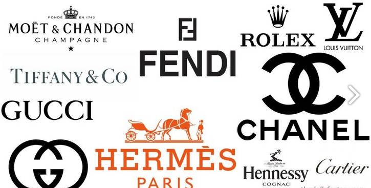 [고르기] 무료로 제공해주는 옷 입으며 살기 vs 그냥 살기 | 인스티즈