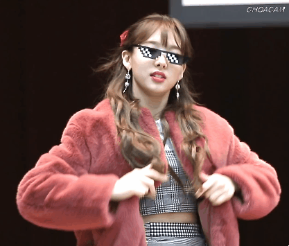 쯔위에게 끼부리는법 가르쳐주는 나연 | 인스티즈