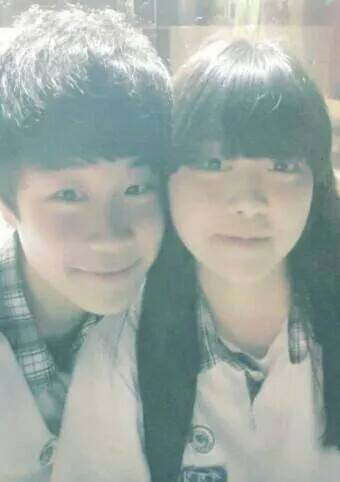 살아도 사는 게 아니래 너 없는 하늘은 창 없는 감옥같아서 웃어도 웃는 게 아니래 초라해 보이고 꿈인 것 같아 보인데 | 인스티즈