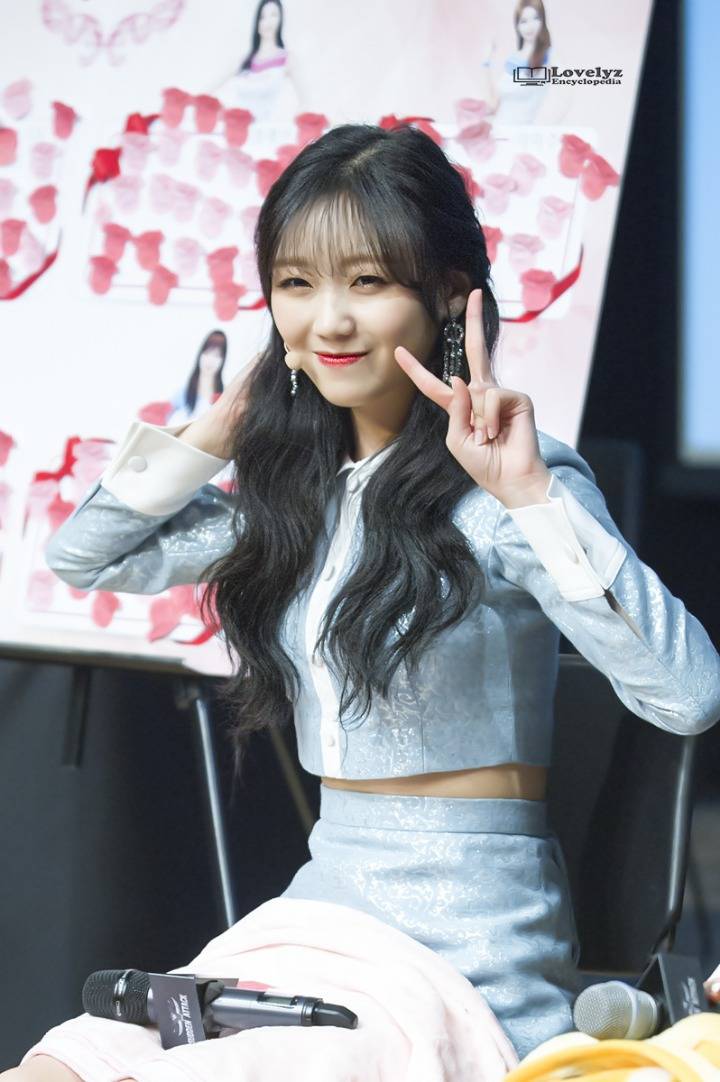 [러블리즈] 퇴근길 버스가 생각보다 널널해서 수정이 | 인스티즈