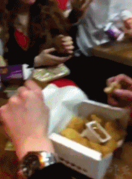 그만 떠들고 이거나 먹어.gif | 인스티즈