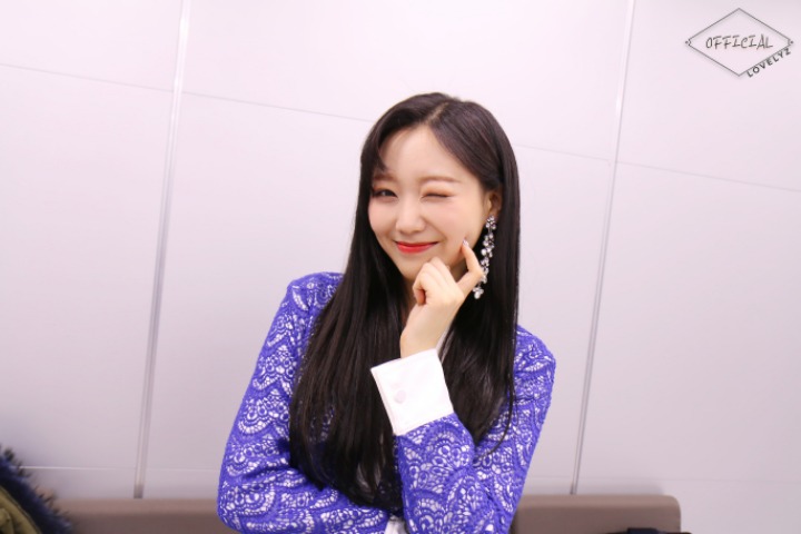 [러블리즈] 퇴근길 버스가 생각보다 널널해서 수정이 | 인스티즈