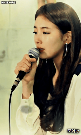 노래부르는 수지.gif | 인스티즈