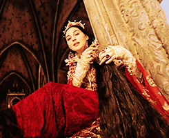 [모니카벨루치] 여신들중에 상여신 헤라에 해당되는 이탈리아 인간 문화재 | 인스티즈