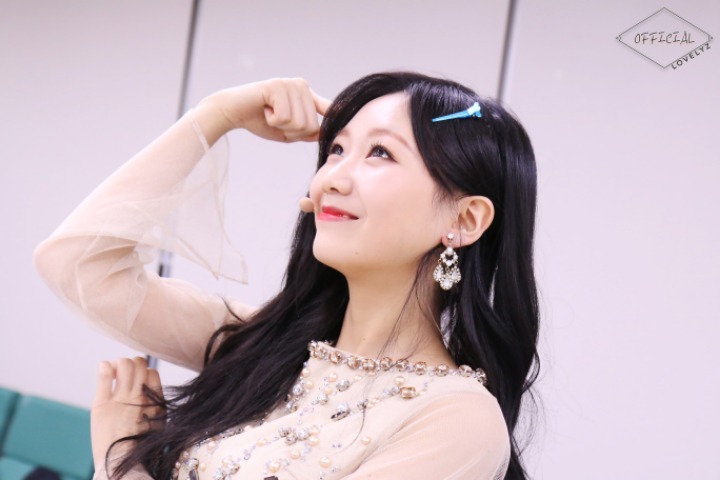 [러블리즈] 퇴근길 버스가 생각보다 널널해서 수정이 | 인스티즈