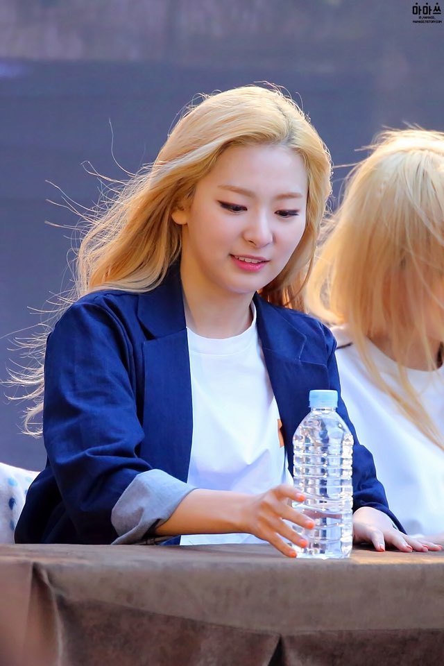 멤버들이 옷 못입는다고 놀렸던 슬기.JPG (레드벨벳) | 인스티즈