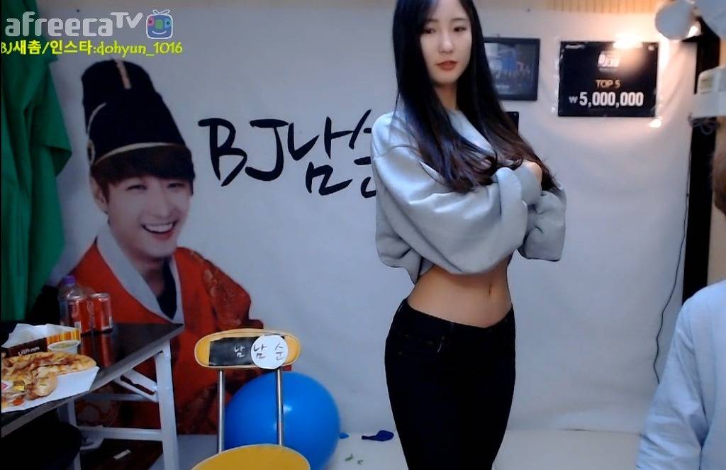 어느 여캠의 골반라인.gif | 인스티즈