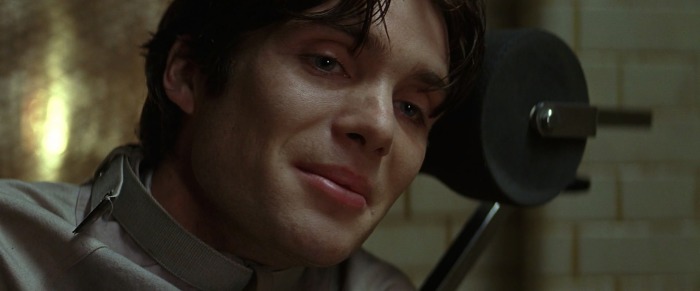  깨알같은 분량으로 다크나이트 트릴로지 모두 출연한 킬리언 머피.jpgif | 인스티즈