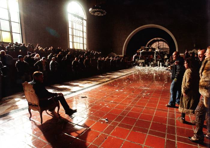  깨알같은 분량으로 다크나이트 트릴로지 모두 출연한 킬리언 머피.jpgif | 인스티즈