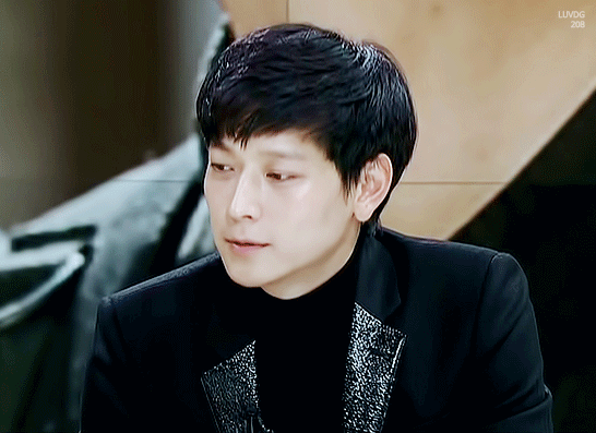 무의식적으로 나오는 강동원 귀여운 버릇.gif | 인스티즈