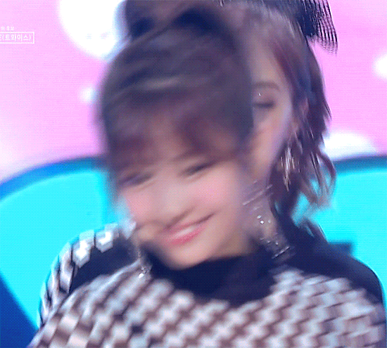 리본이 잘 어울리는 쯔위.gif | 인스티즈