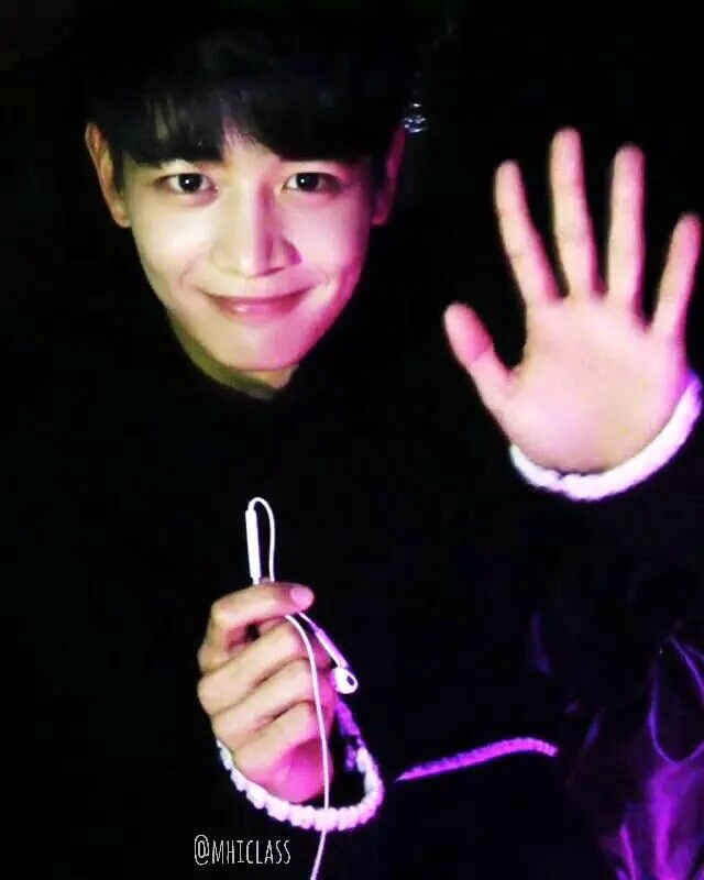 연예인을 보고 따라그린듯한 웹툰 속 캐릭터 | 인스티즈