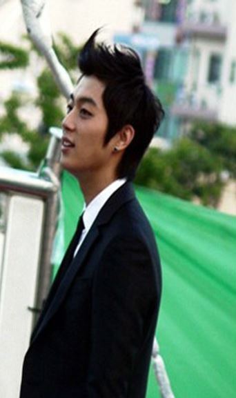 연예인을 보고 따라그린듯한 웹툰 속 캐릭터 | 인스티즈