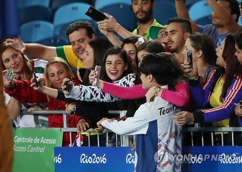 이대훈을 향한 브라질사람들 애정공세 ㅋ | 인스티즈