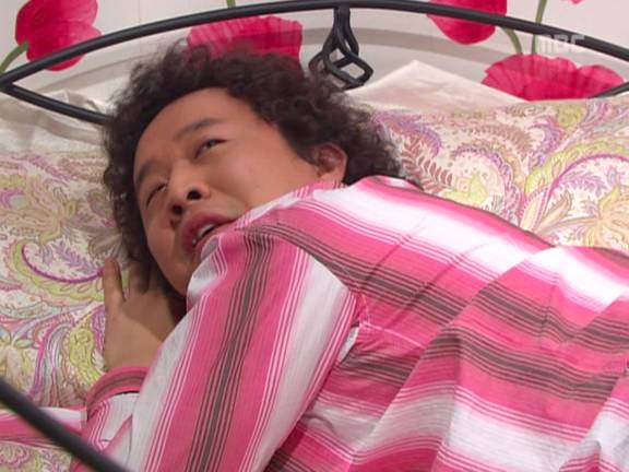 [거침없이하이킥] 순재에게 똥침당한 효자 준하.jpg | 인스티즈