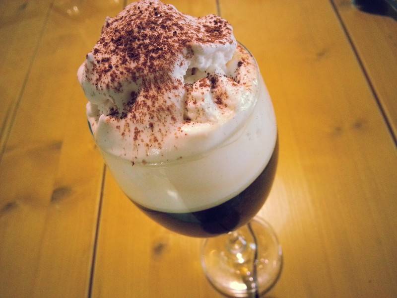 [비엔나커피] 뜨거운 아메리카노와 차가운 크림의 조합 | 인스티즈