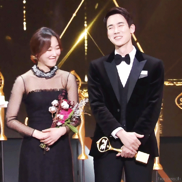 2016 SBS연기대상에서 로코물 찍고온 유연석 서현진 | 인스티즈