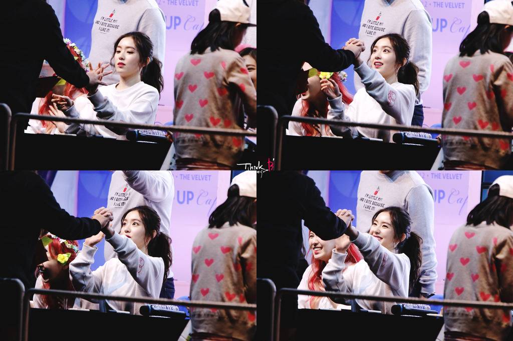 팬들 다정하게 보는 아이린.jpgif | 인스티즈