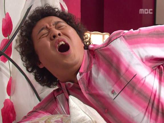 [거침없이하이킥] 순재에게 똥침당한 효자 준하.jpg | 인스티즈