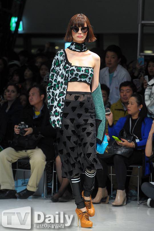  장윤주,송경아,한혜진 런웨이 위 사진 | 인스티즈