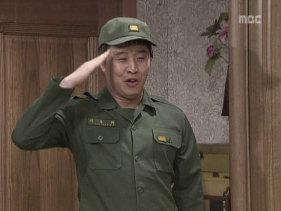 [거침없이하이킥] 순재에게 똥침당한 효자 준하.jpg | 인스티즈