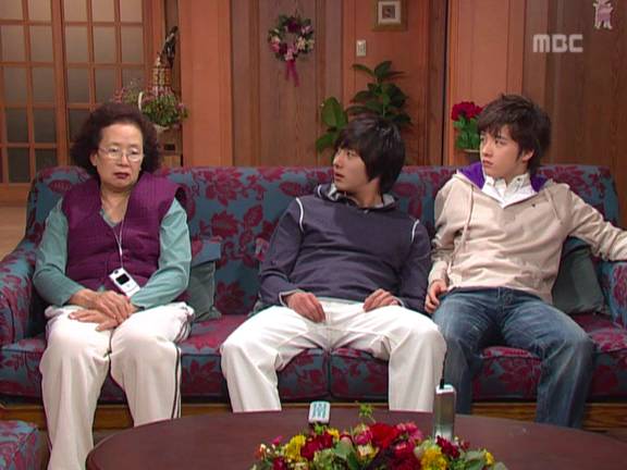 [거침없이하이킥] 순재에게 똥침당한 효자 준하.jpg | 인스티즈