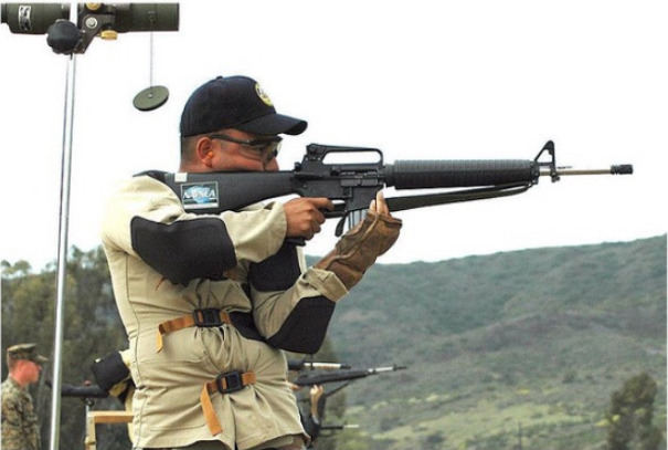 자칭 밀덕 전문가들에게 대혼란을 선물한 어머님 사격법 | 인스티즈